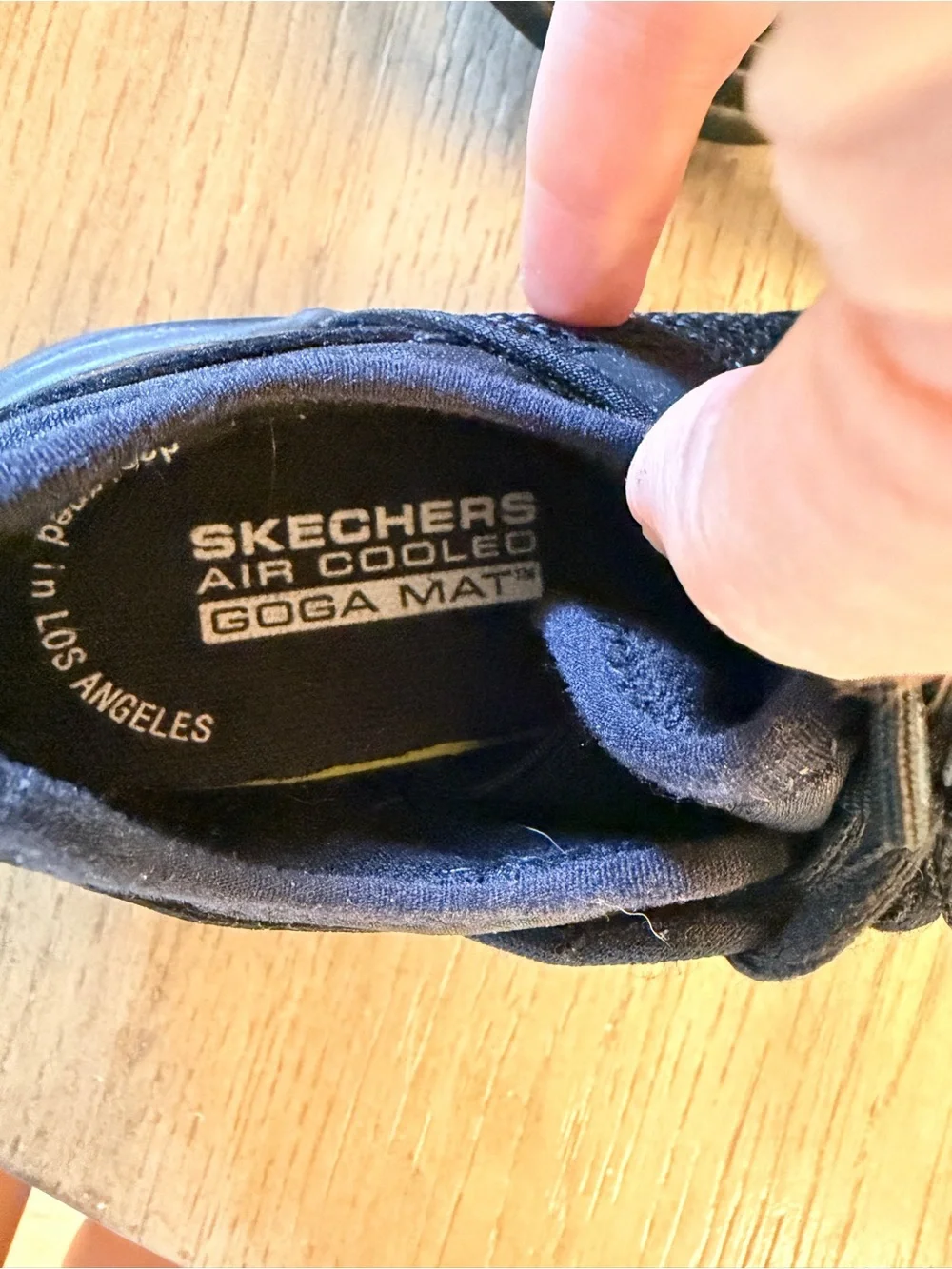 Black sketchers 11